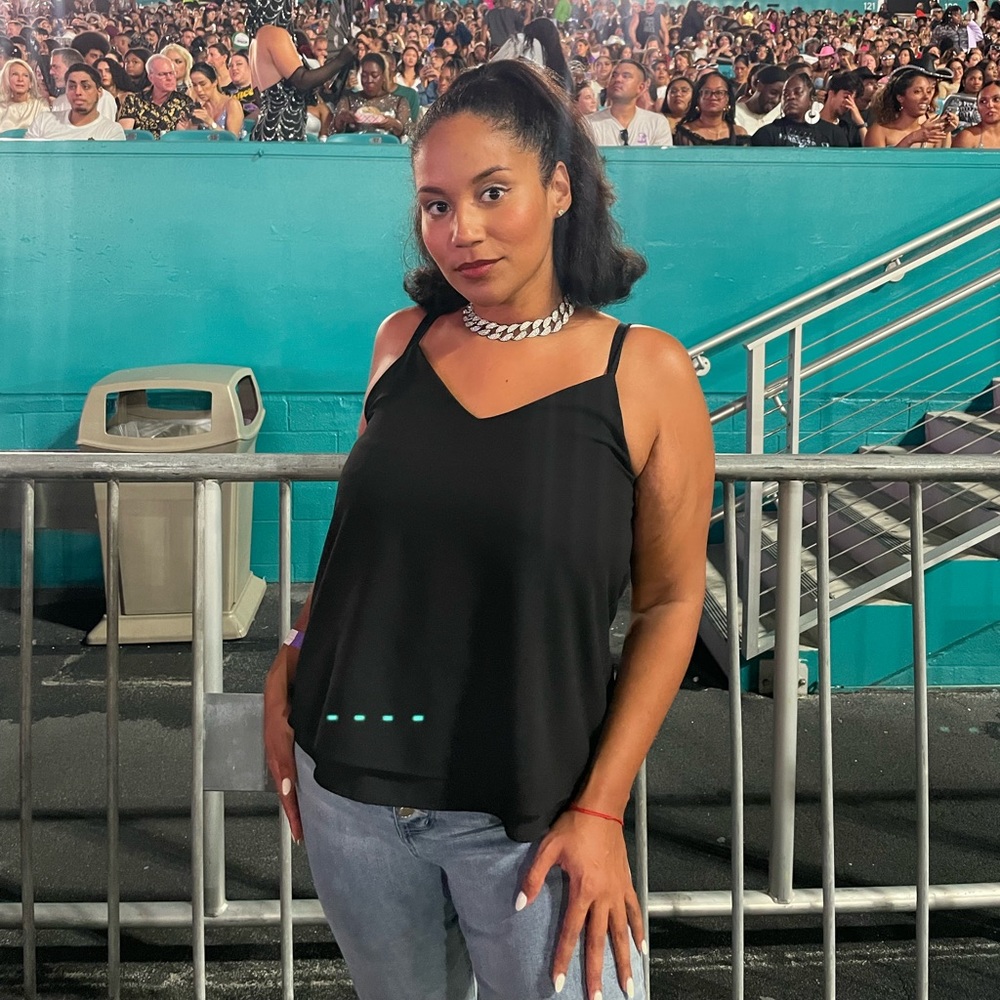 Meet your Posher, Cinthia